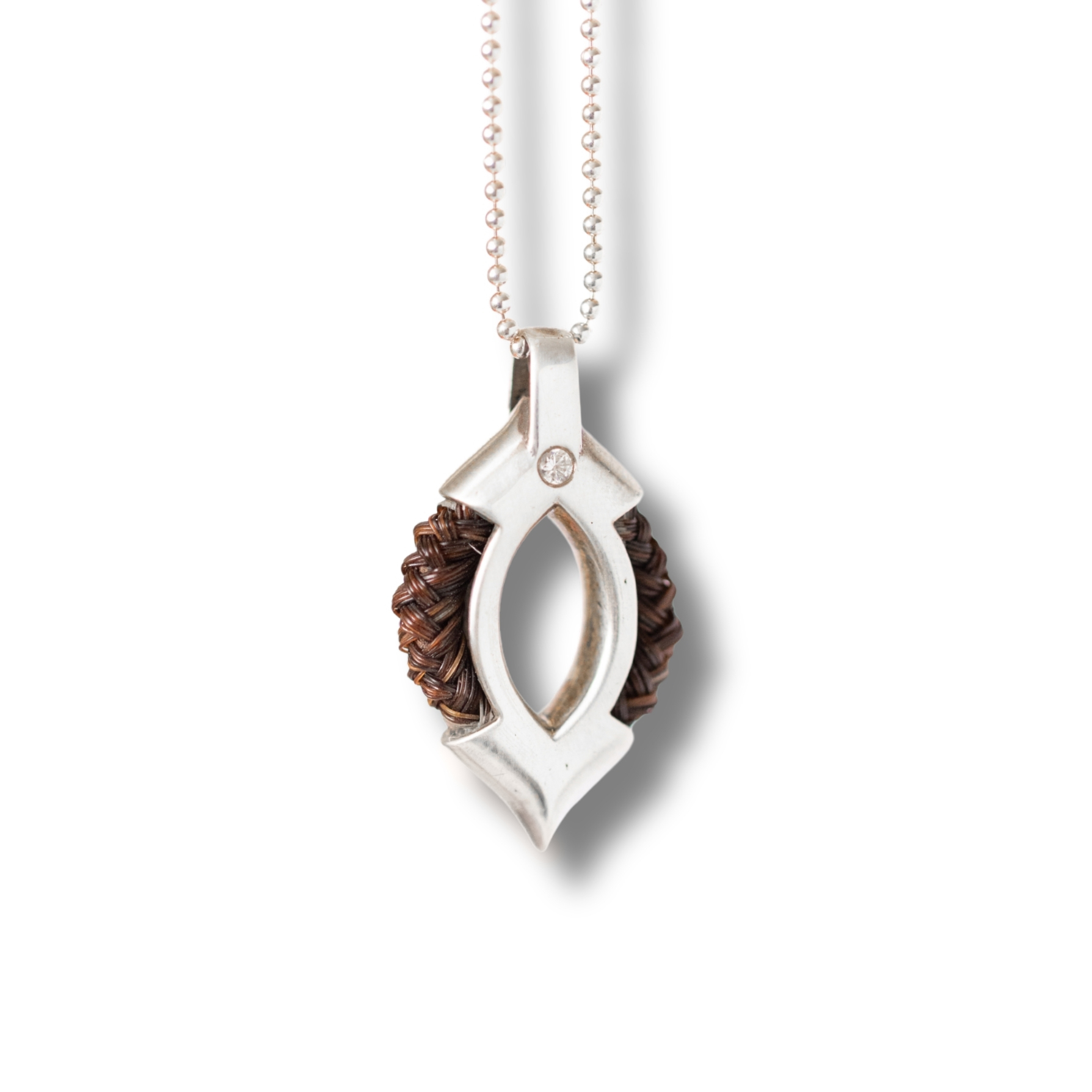 Unten im herz kann ein zirkonia eingefasst werden. pro stein ber