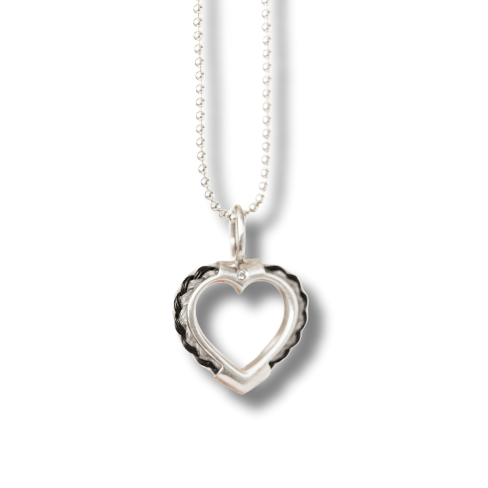 Unten im herz kann ein zirkonia eingefasst werden. pro stein ber